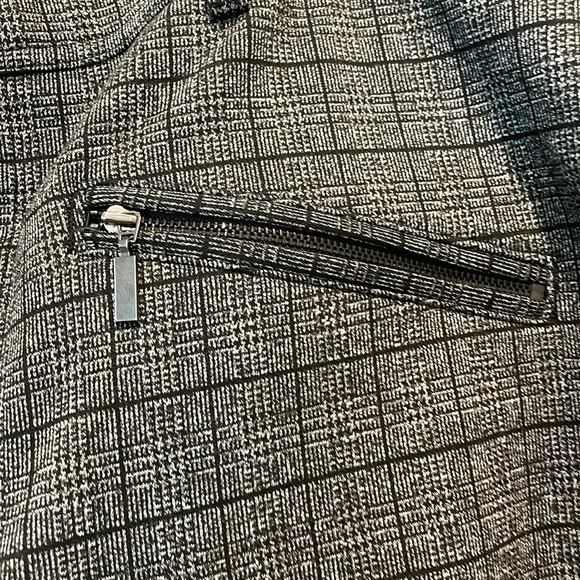 Simply Vera Wang stretch skinny pants in grey and black plaid. - Picture 3 of 5